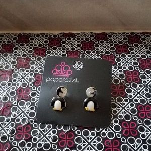 Paparazzi Girl Penguin Earrings